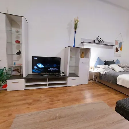 Apartman Csa #2# V Historickem Centru Hradec Kralove Exterior photo